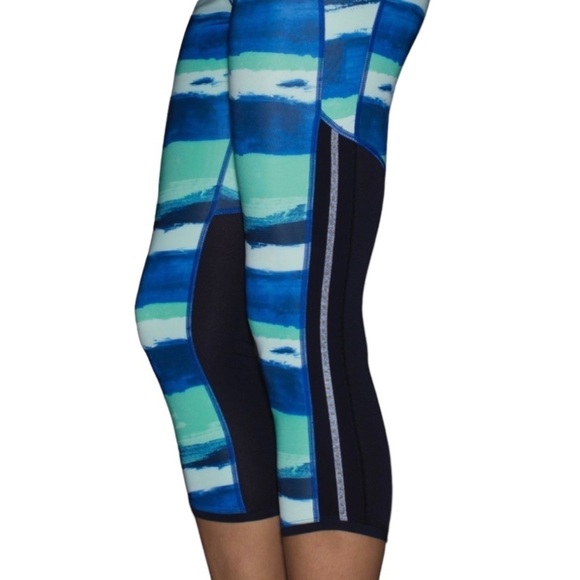 Lululemon Pace Pusher Crop Luxtreme
Brush Strokes Harbor Blue Menthol Deep Navy - Picture 4 of 11